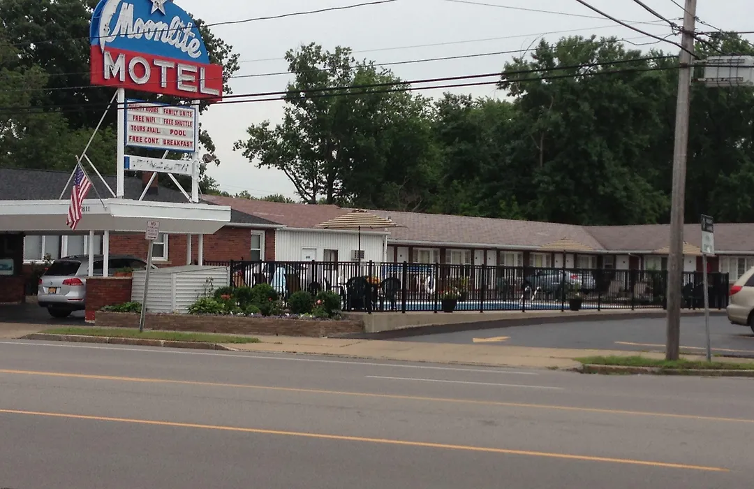 Moonlite Motel-1