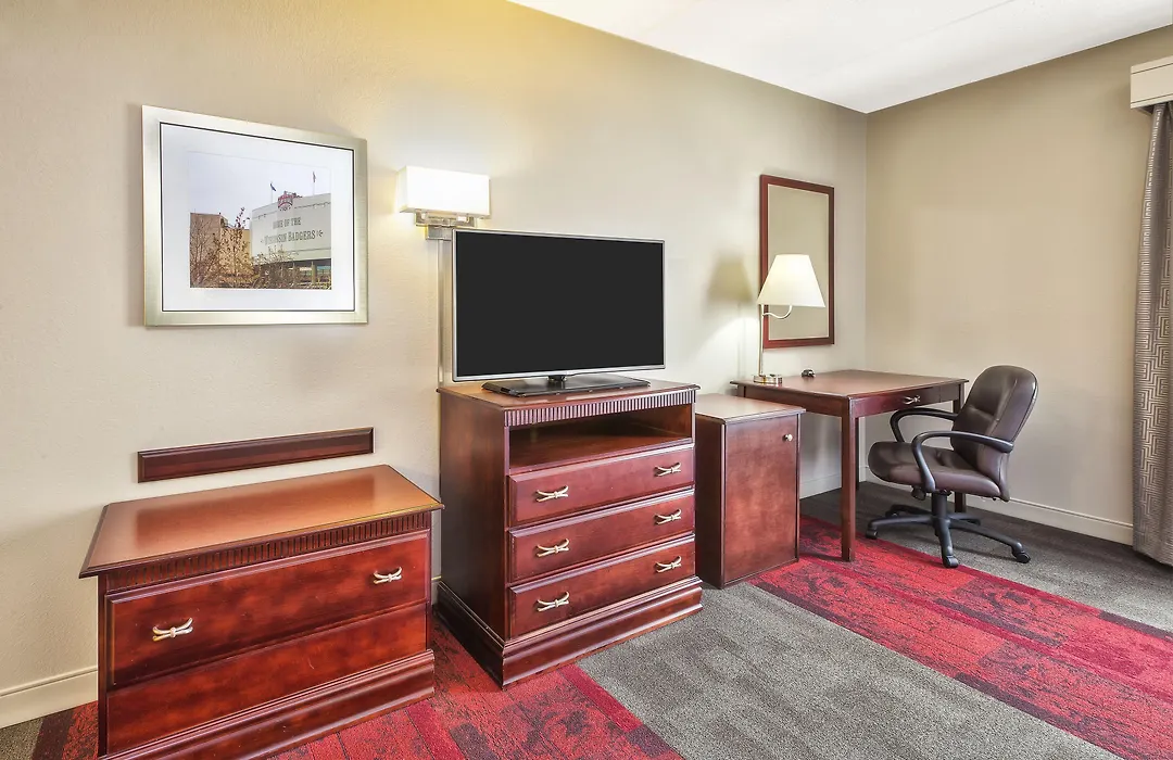 Hampton Inn & Suites Madison - West-1