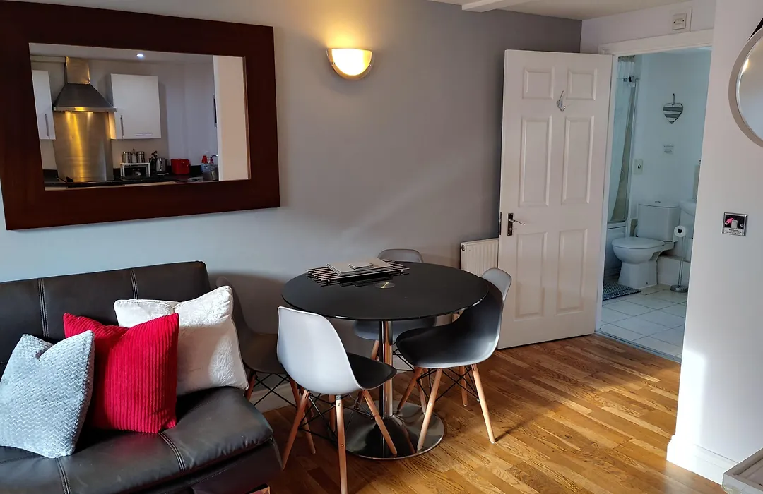 The Bath House Boutique B&B - In-Room Breakfast - Free Parking-1
