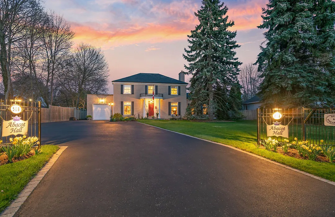 Abacot Hall Bed & Breakfast-1
