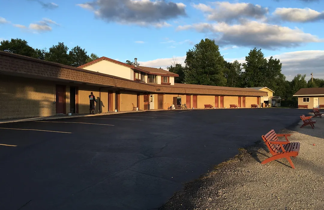 Tarragon Motel-1