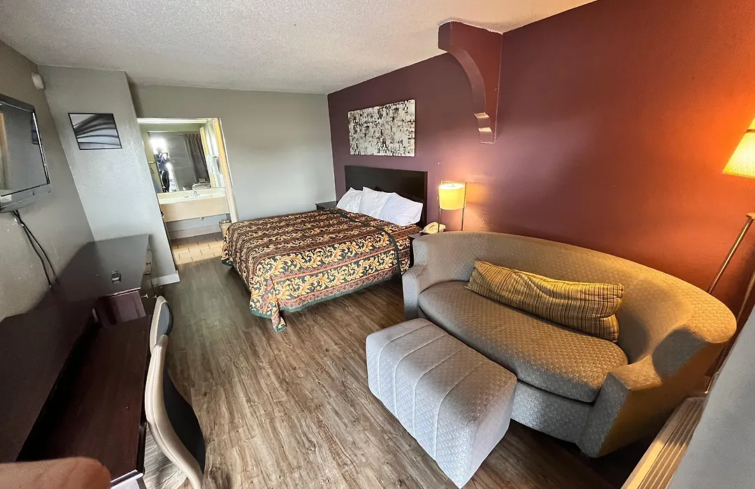 Rodeway Inn-1