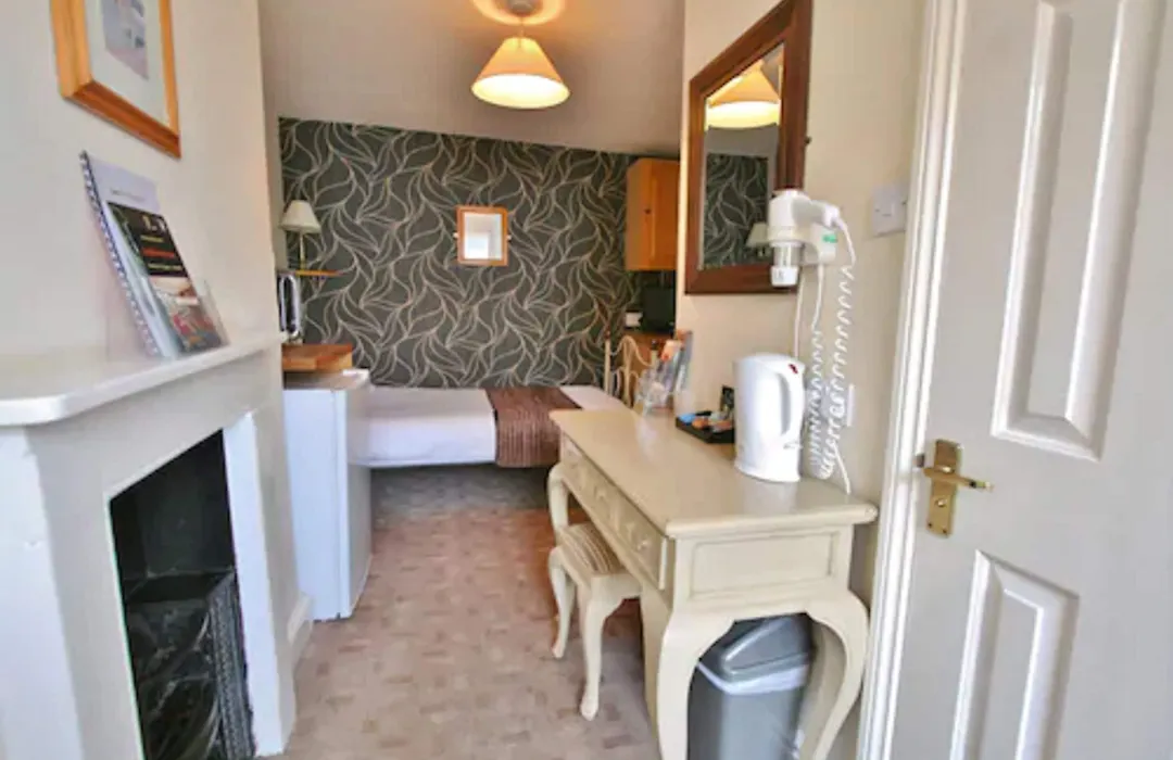 Central Hotel Cheltenham By Roomsbooked-1
