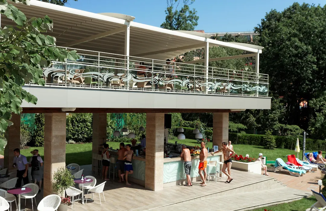 Kristal Hotel-1