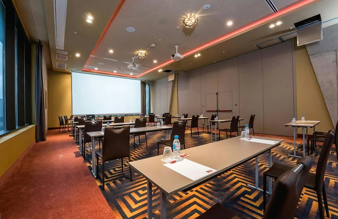 Leonardo Royal Hotel Barcelona Fira-1