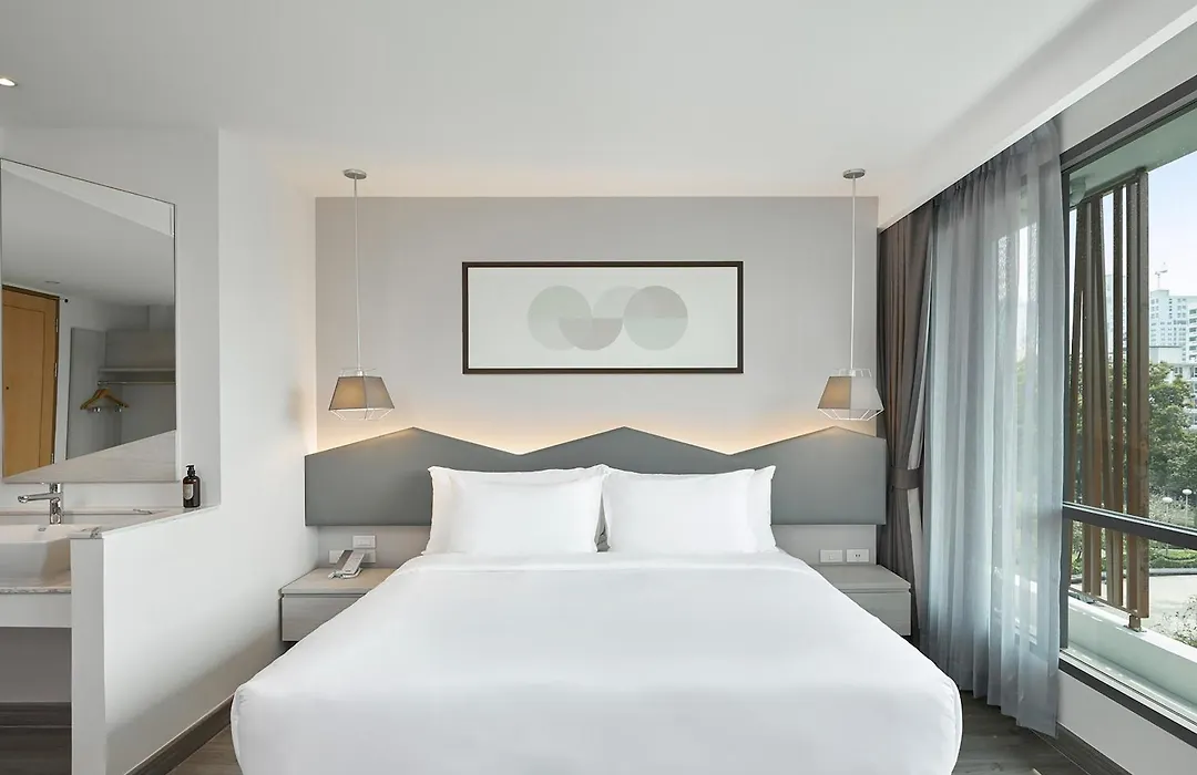 Livable Hotel Bangkok-1