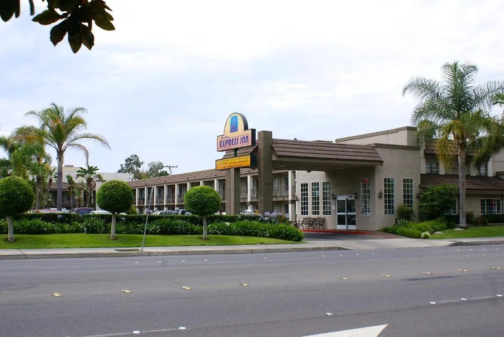 Queens Inn Anaheim-1