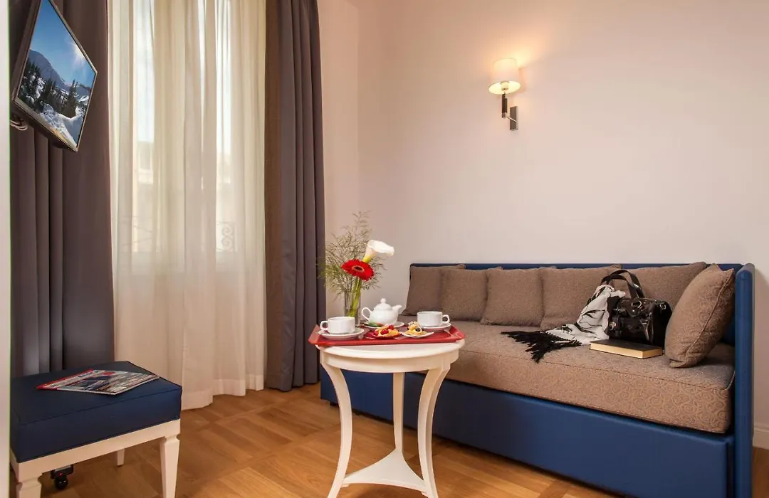 Floris Hotel-1