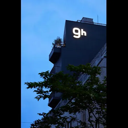 9H Nine Hours Woman Shinjuku-3