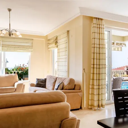 Gold City Luxury Accommodation-3