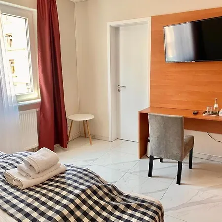 Hotel Emiliana am Bahnhof-3