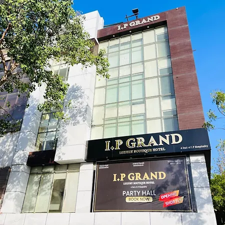 Hotel Aura Ip Grand By Qotel Karkardooma Metro Station New Delhi-3