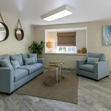 Ramada By Wyndham Costa Mesa/Newport Beach-3