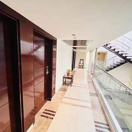 Hotel Aura Ip Grand By Qotel Karkardooma Metro Station New Delhi-2
