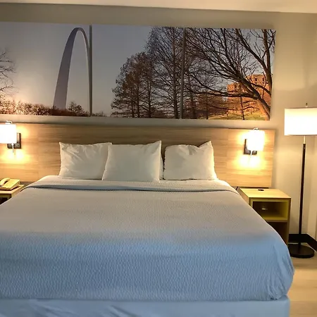 Days Inn By Wyndham Kingdom City-3