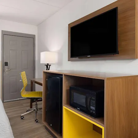 Day'S Inn & Suites By Wyndham Indianapolis Airport East-2
