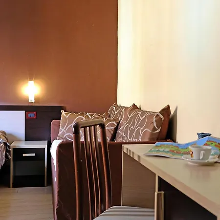 Hotel Canasta-2