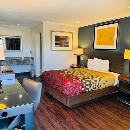 Baymont By Wyndham Bakersfield-2