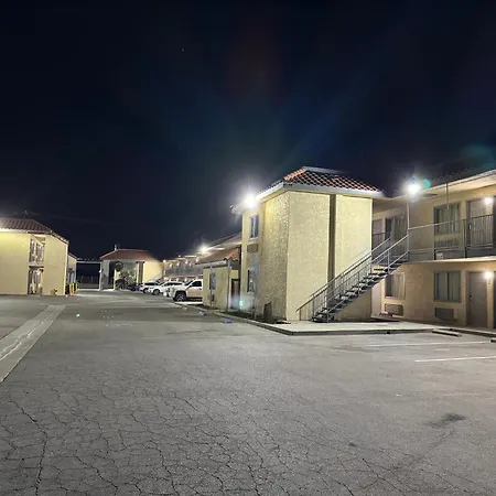 Baymont By Wyndham Bakersfield-3
