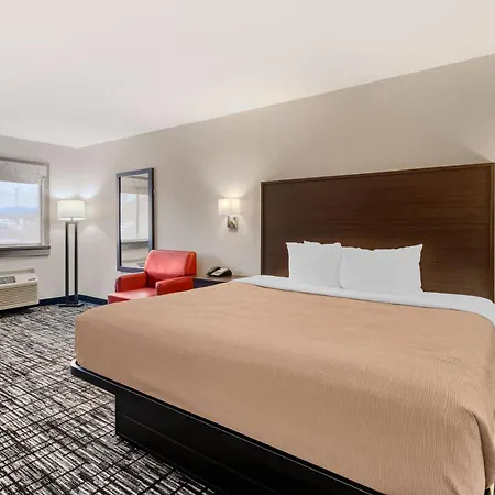 Quality Inn & Suites Near Six Flags And Medical Center-3