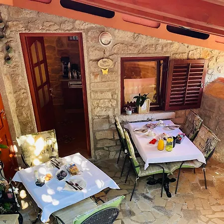 Funtana-Mia Rooms B&B-2