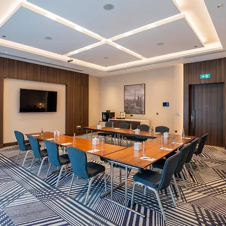 Hampton By Hilton Dubai Airport-2