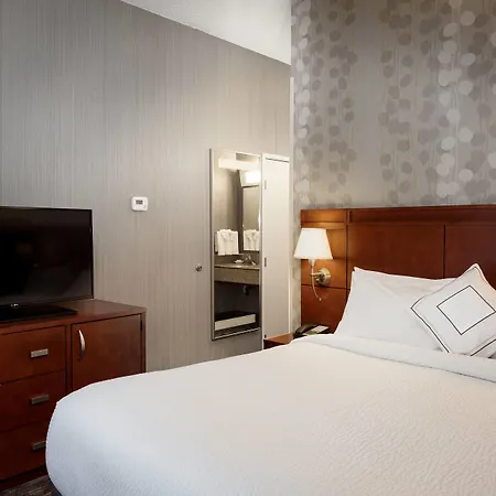 Courtyard By Marriott Stockton-3
