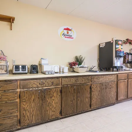 Super 8 By Wyndham Owatonna-3