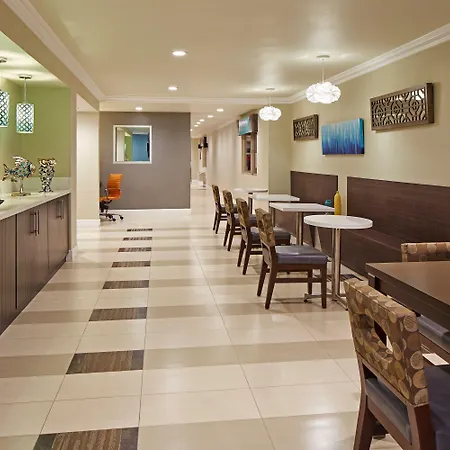 Eden Roc Inn & Suites Near The Maingate-2