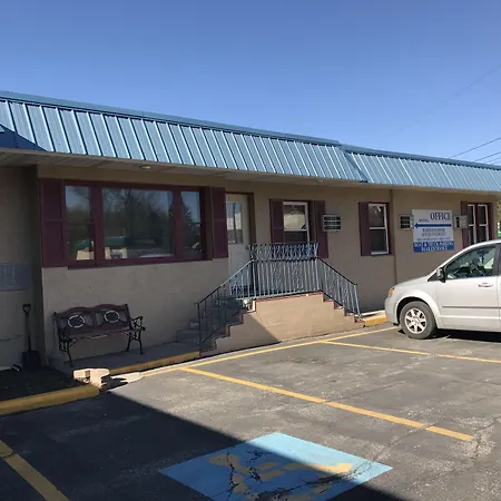 Budget Inn Marinette-3