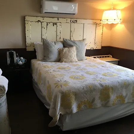Hodge Podge Lodge-3