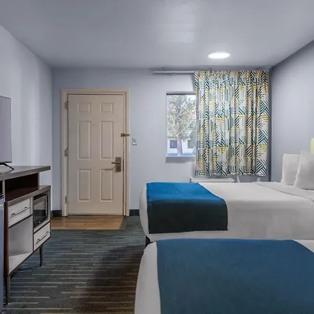 Days Inn & Suites By Wyndham Flagstaff I-40-2