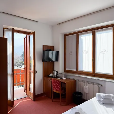 Fell Hotel-2