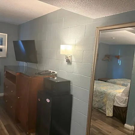 Lamplighter Motel-2