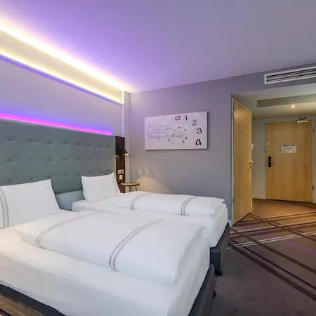 Premier Inn Hamburg City Centre-2