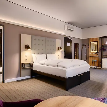 Premier Inn Koeln City Centre-3