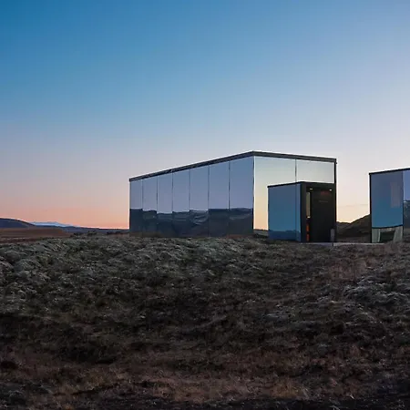 Oeoed Hekla Horizon - Mirror Houses-2