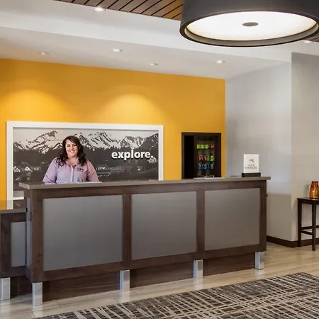 Hampton Inn & Suites Airdrie-3