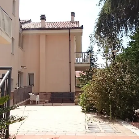Hotel Holiday House-2