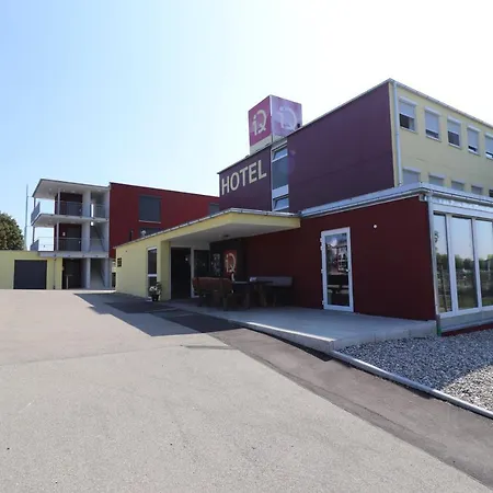 Iq-Hotel-3
