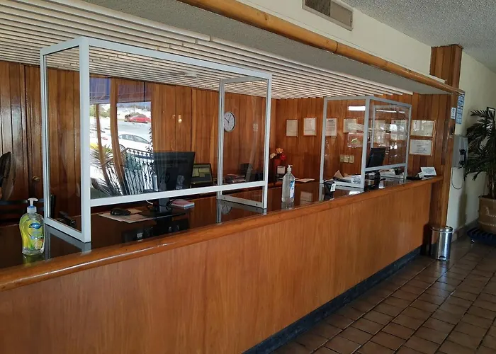 Hotel Las Palmas Midway Inn