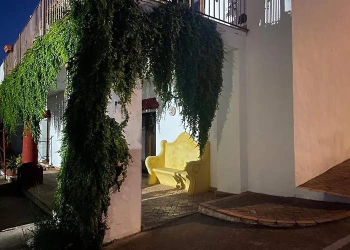 Apartamentos Turísticos - Hostal Los Alisos