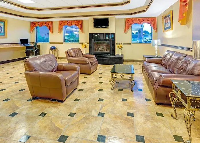 Days Inn & Suites By Wyndham Jeffersonville In