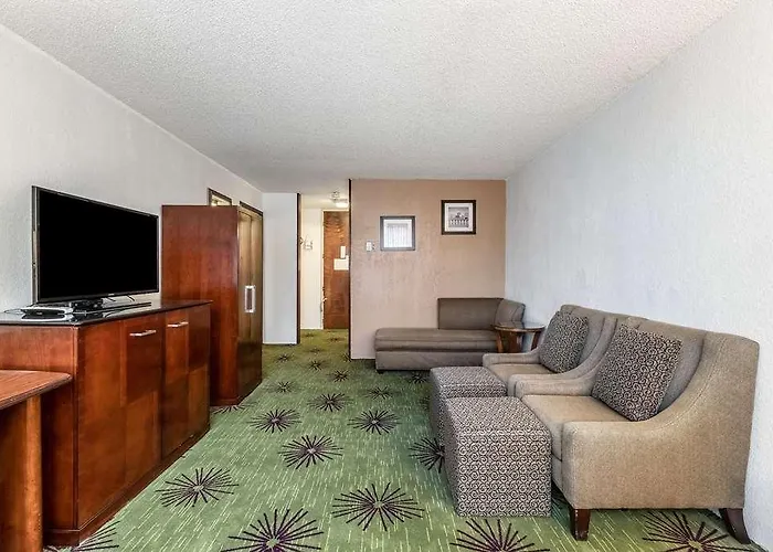 Quality Inn & Suites Albert Lea