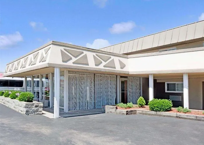 Days Inn By Wyndham Elk Grove Village O'Hare Airport West