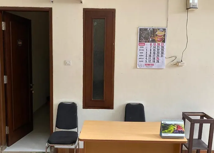 Jatiwinangun Homestay Near Gor Satria Purwoketo Mitra Reddoorz