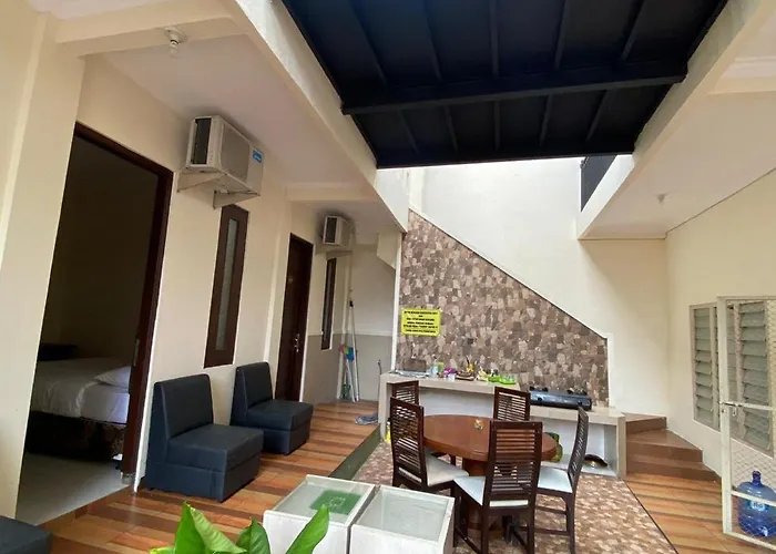 Jatiwinangun Homestay Near Gor Satria Purwoketo Mitra Reddoorz