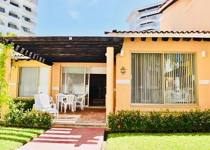 VILLA PARA 8 PERSONAS 6 Adultos 2 Menores En HOTEL TSORO IXTAPA WIFI GRATIS
