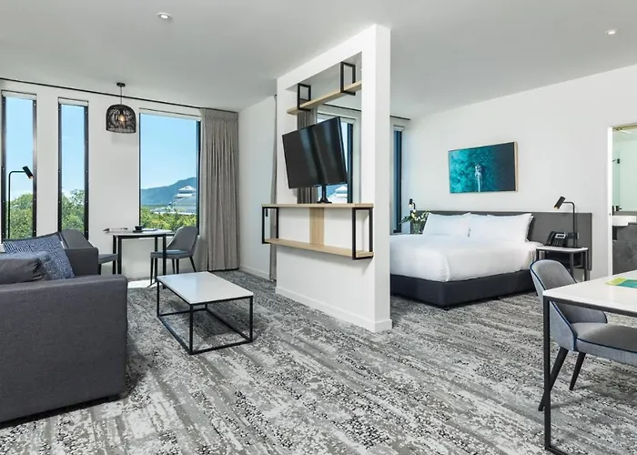 Oaks Cairns Hotel
