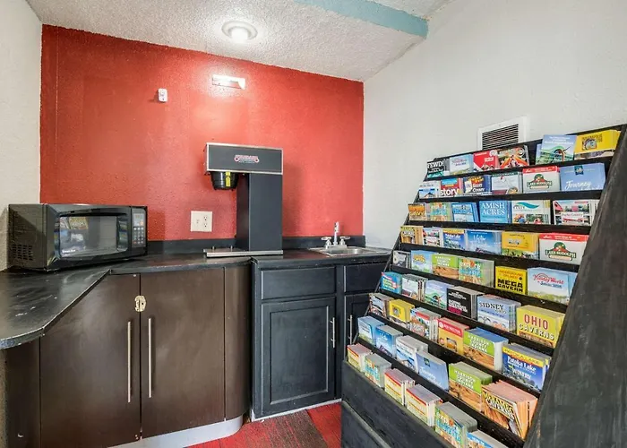Econo Lodge Inn & Suites